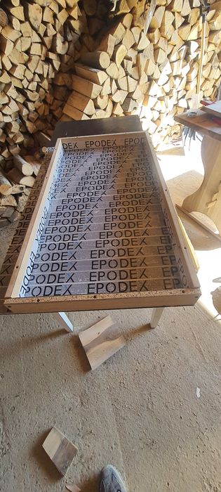 Masa cafea lemn de nuc si rasina epoxidica