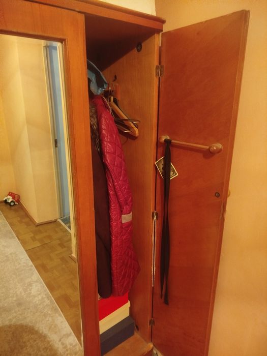 Продам антикварный шифоньер