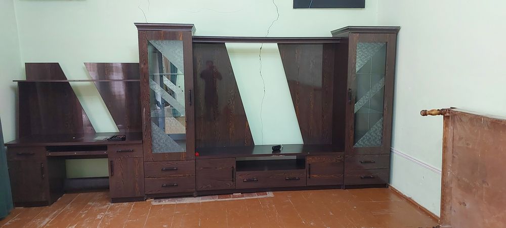 Мебел сотилади холати яхши 
Акрилдан ясалган  
Холати яхши