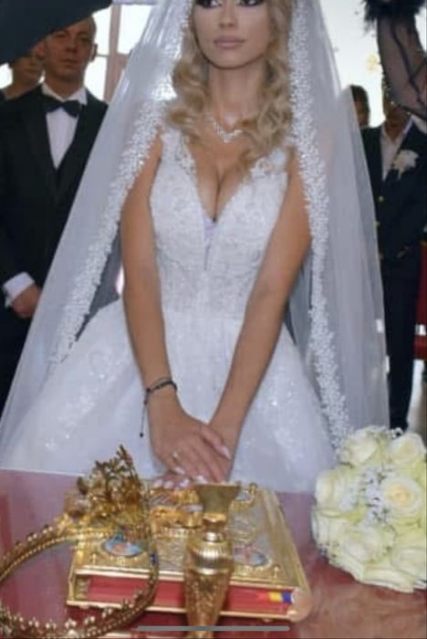 Vand rochie ce mireasa
