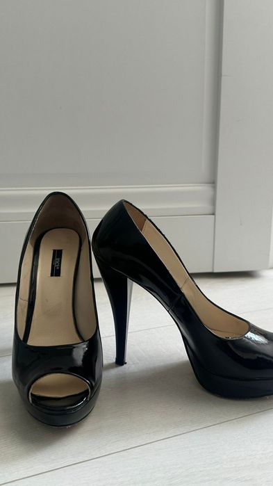 Продаются туфли и ботильоны