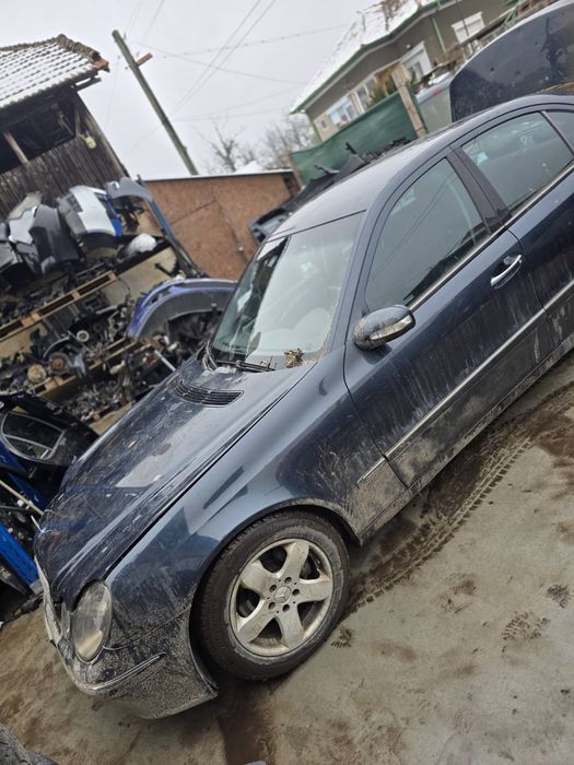 Mercedes e320 D 2003g На части само
