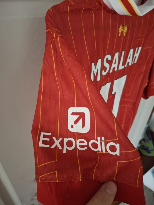 Tricou Salah semnat