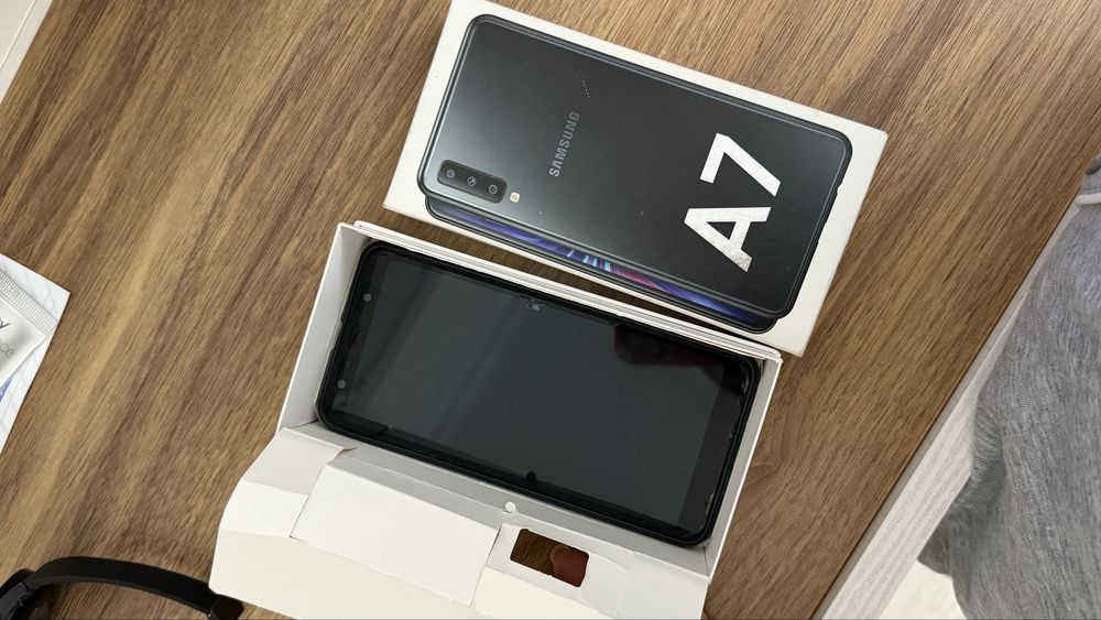 Sumsung A7 продам