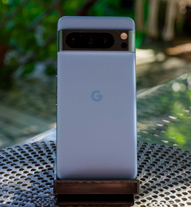 Google Pixel 8 Pro blue