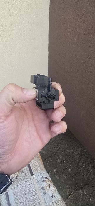 Pierburg  Превключващ клапан