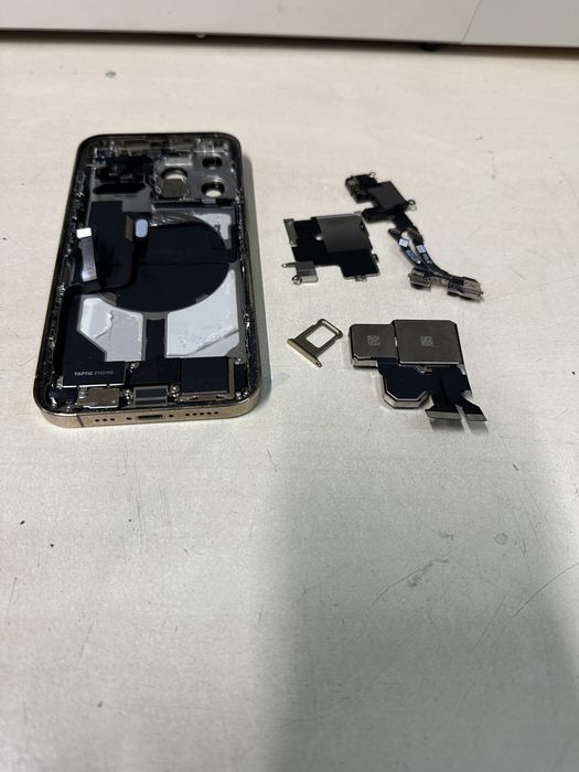 Dezmembrare iphone 13 pro