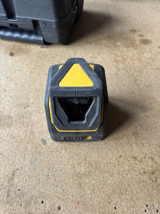 лазерен нивелир dewalt