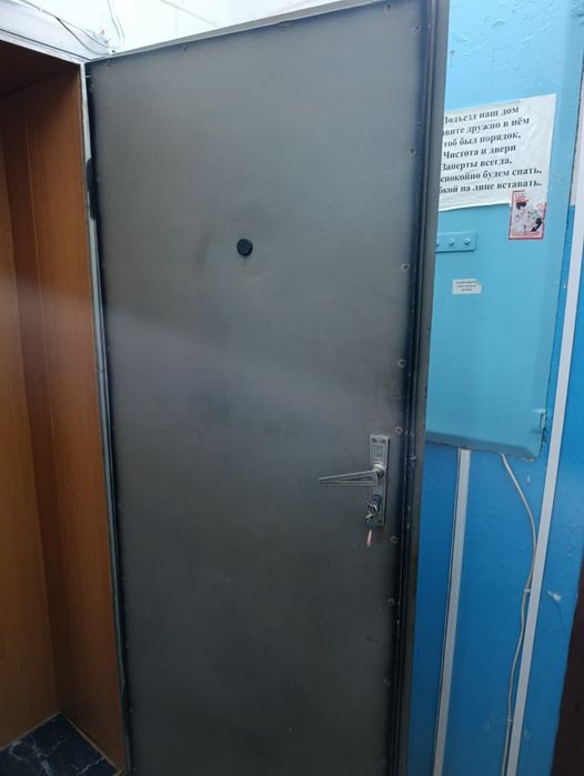 Продам железную дверь