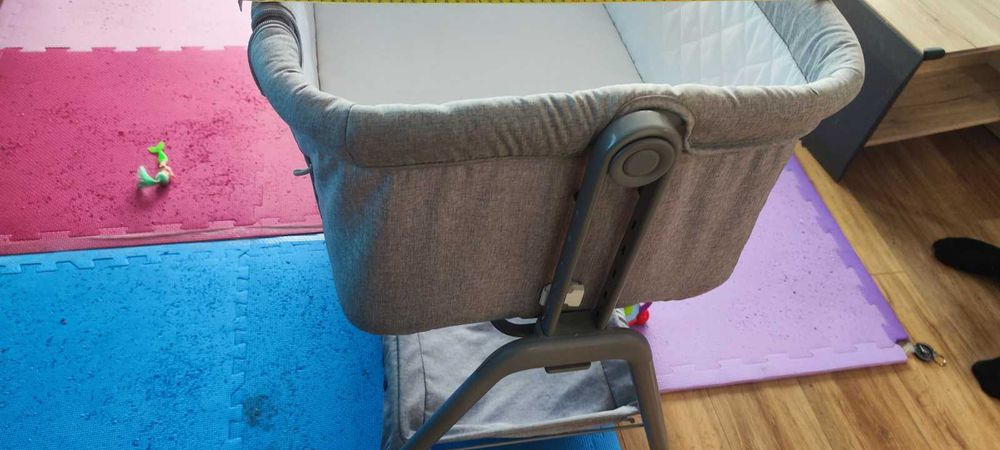 Детска кушетка за новородено.