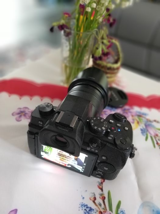 Panasonic Lumix G90 cu obiectiv 14-140