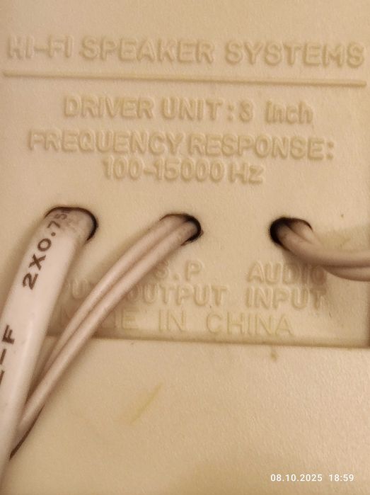 Малки тонколони с микрофон