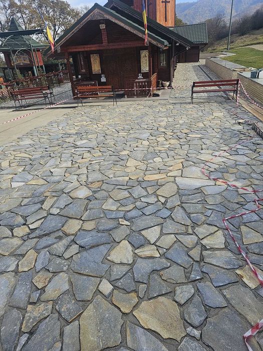 piatra naturala de munte si montaj