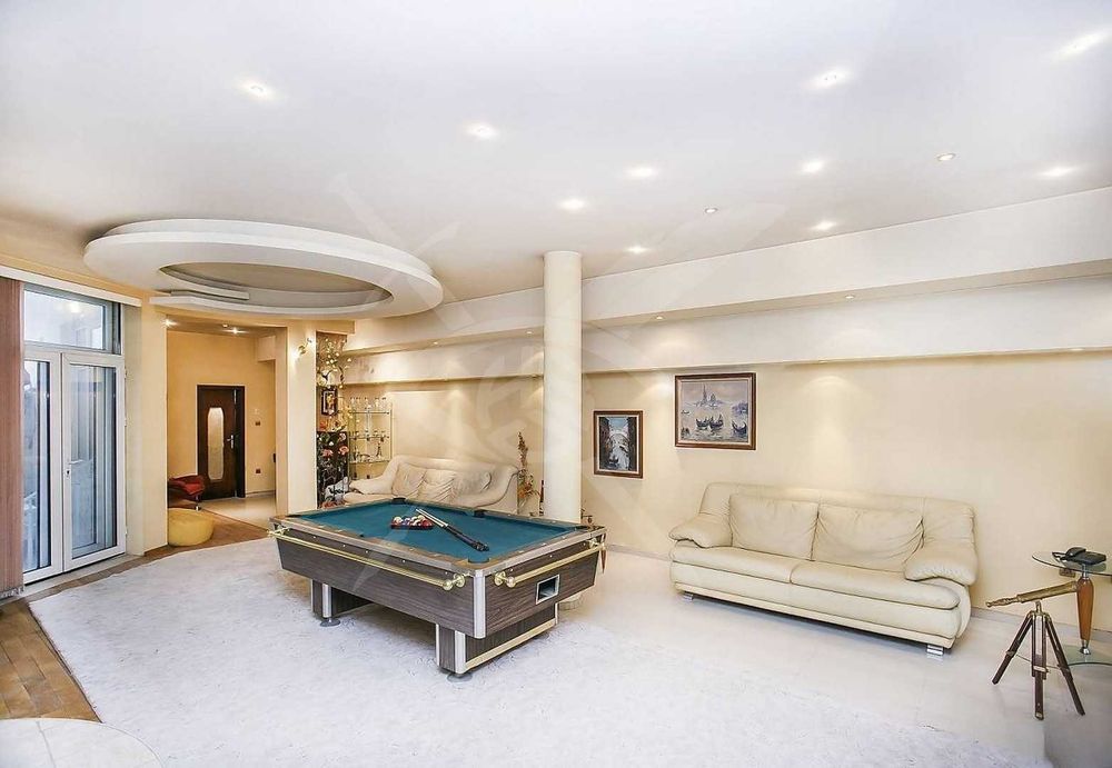 Продава се Къща в Варна, Морска градина - 486 кв.м за 3396 €/кв.м - Снимка #3