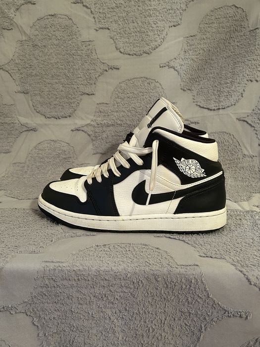 Jordan 1 mid white metallic gold obsidian