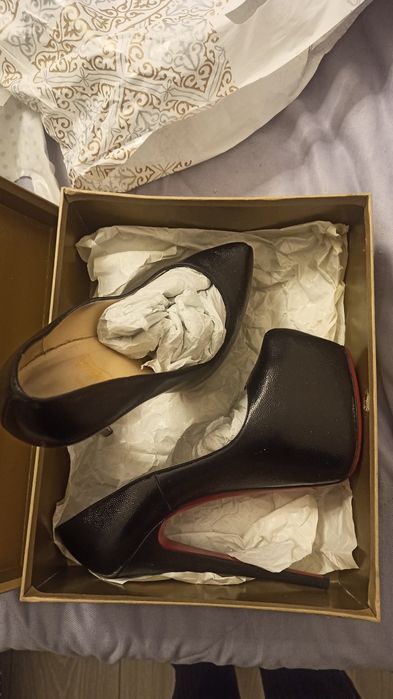 Продам туфли оригинал "Louboutin".