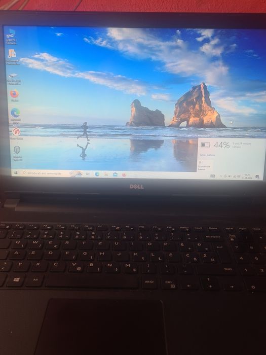 Laptop Dell i5 6200u 8 GB ram ssd 250 GB placa video dedicata 2 GB bun pentru jocuri