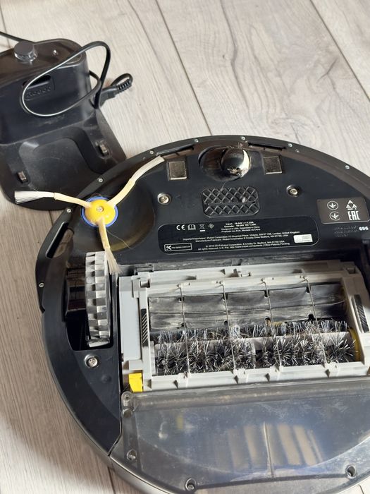 iRobot Roomba – робот прахосмукачка, работеща, с докинг станция