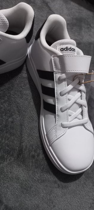 Vând adidași mărimea 35