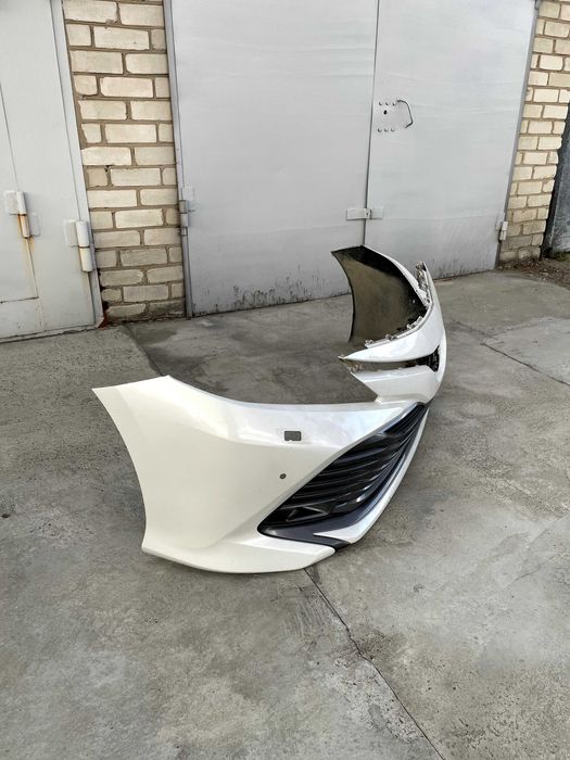 Продам бампер на камри 70, вместе с решеткой, оригинал