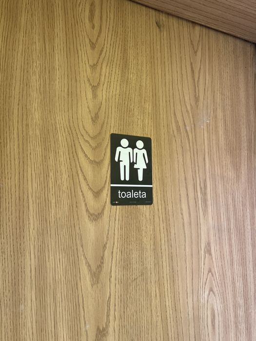 Închiriez garaj cu elevator auto hala Targoviste