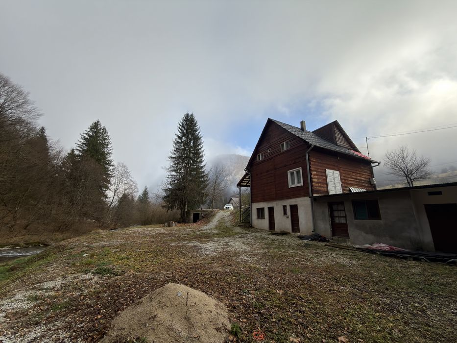 Vând sau schimb cabană zona Baraj Leșu