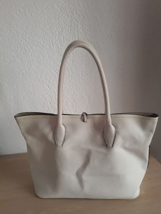 Бяла дамска чанта