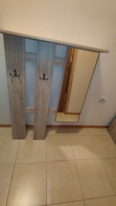 Етажерка портманто за антре с поставка за обувки и огледало.