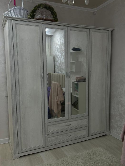 Шкаф почти новый