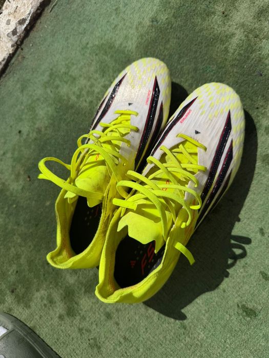 Vand ghete de fotbal, marimea 39/13 sau 40 nike Mercurial sau Adidas