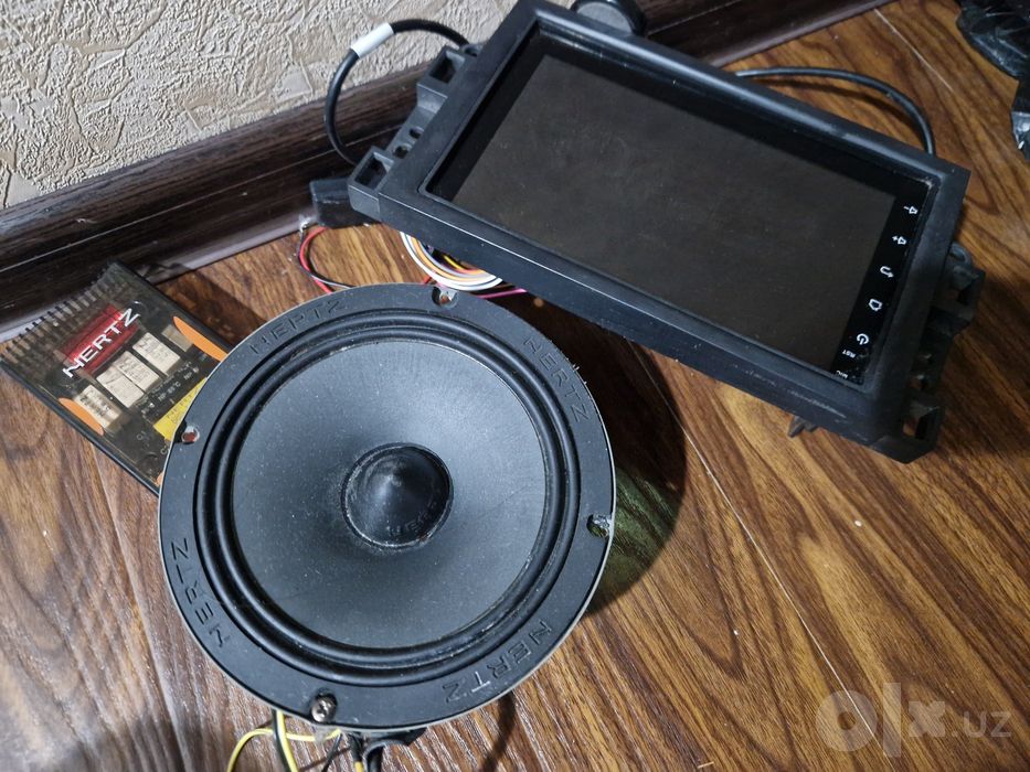 Монитор 8d 2/32(android) с рамкой. 2 динамика Hertz 200w (original).