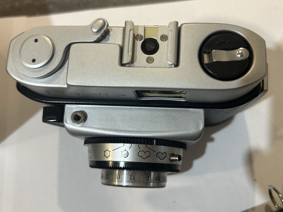 Продавам фотоапарат Beirette Priomat, Meritar 2.9/45 - отл. състояние