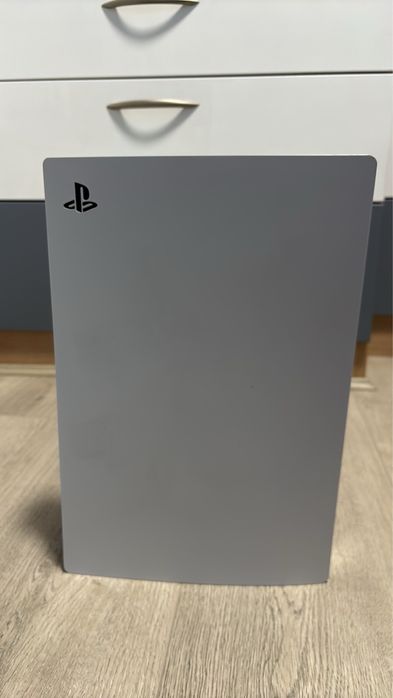 Пакет с конзола PlayStation 5