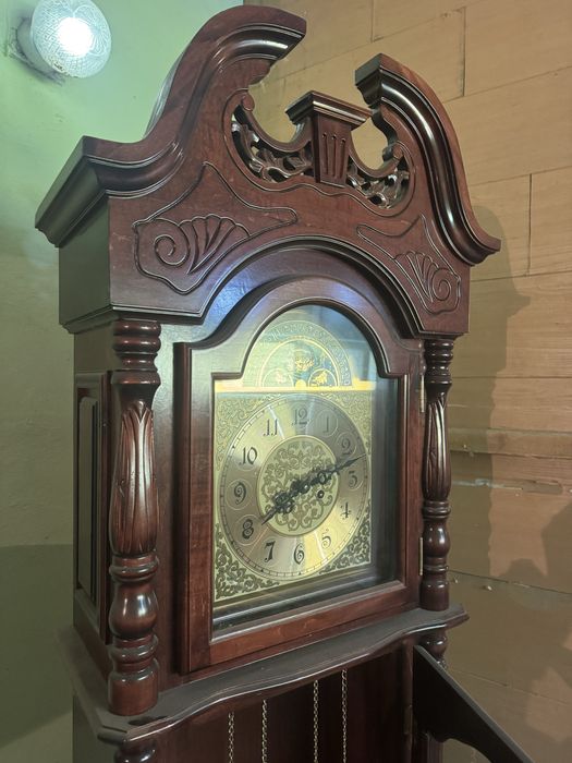 Продам напольные часы почти новые
