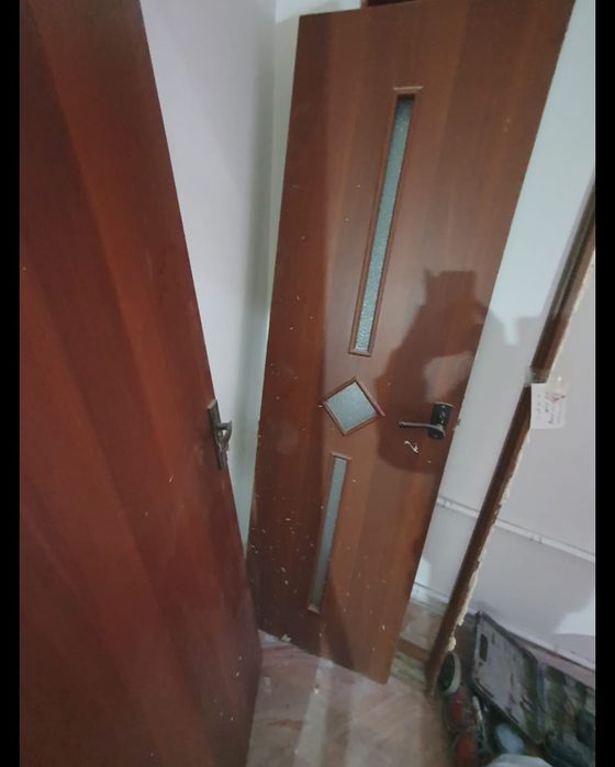 Продам деревянную дверь