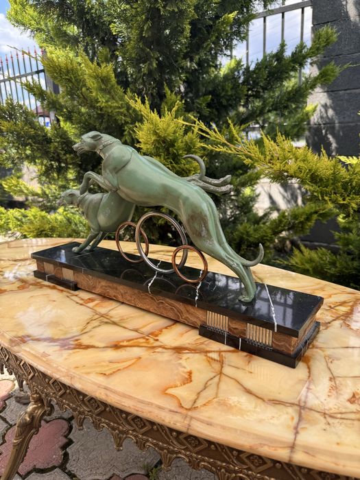 Statueta Art Deco - metal pe soclu de marmura