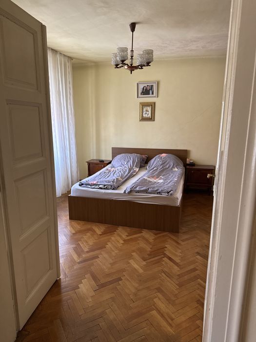 Casă de vânzare în zonă centrală – 3 apartamente cu CF separat – ideală pentru investiție