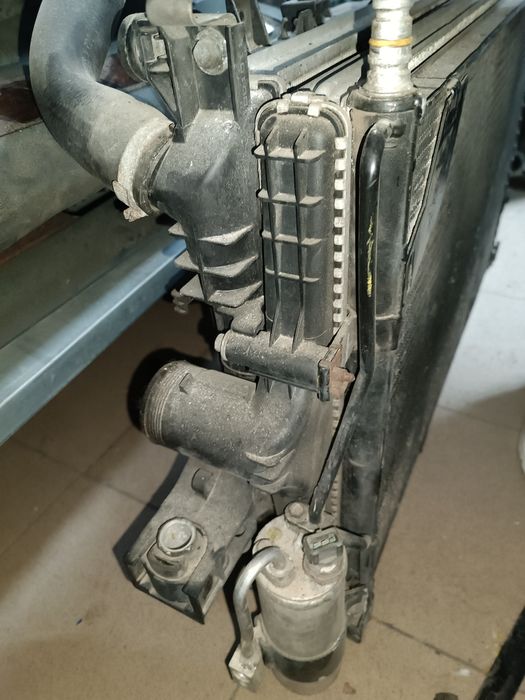 Комплект радиатори с охлаждаща перка за Volvo XC70, 2001g