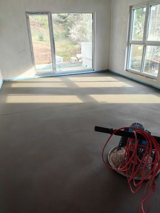 Замазка с машина , замазка върху подово отопление, бетон, саморазливна