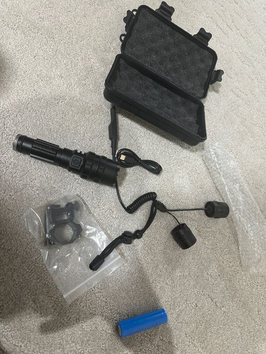 Lanterna tactica NOUA vanatoare