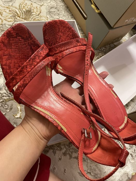 Обуви 37-38 размеры 2500т.