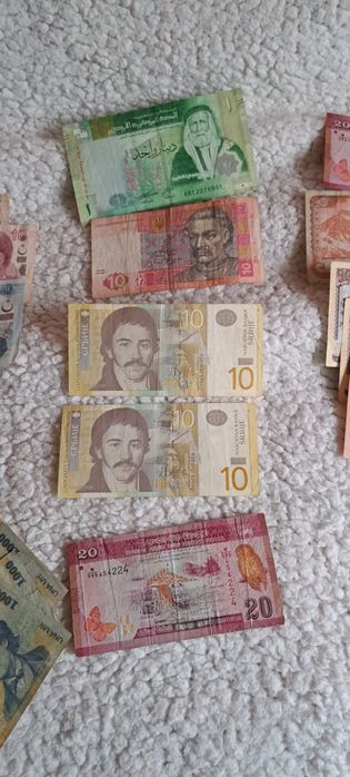 Vând banconote uzate