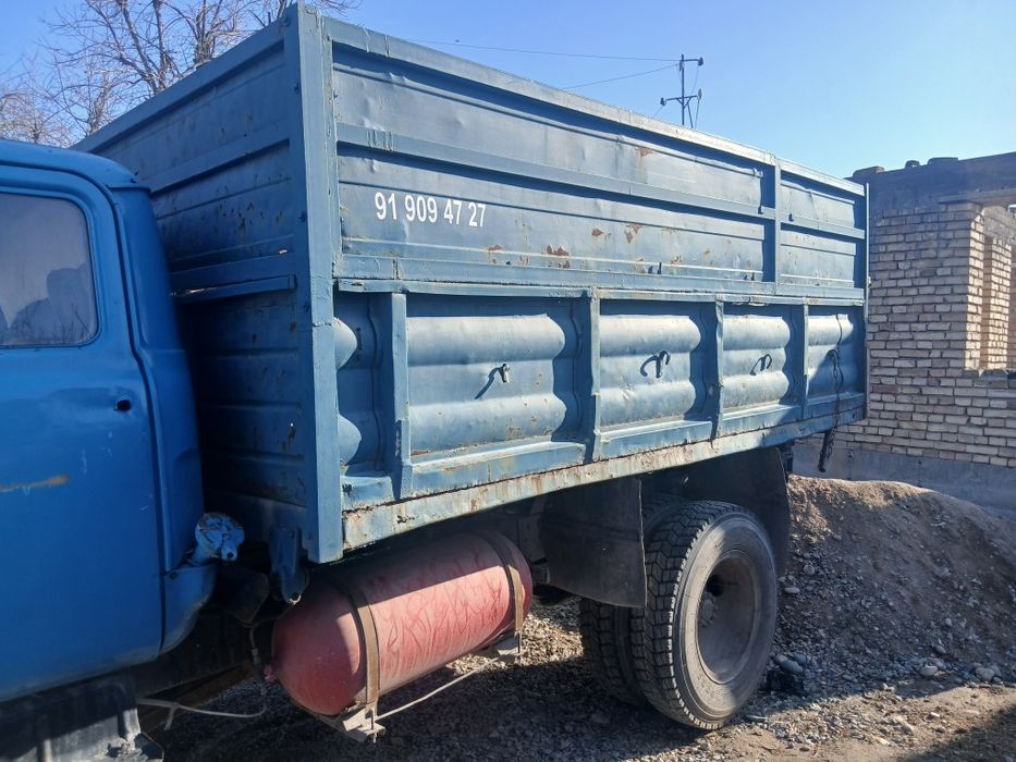 Gaz 53 mashinasi sotiladi