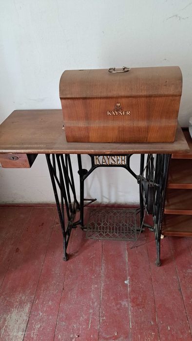 Vând mașina de cusut KAYSER