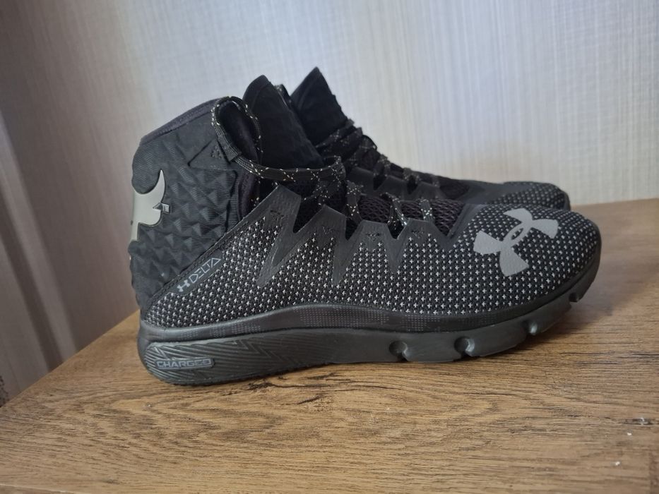 Under Armour маратонки 44 номер.