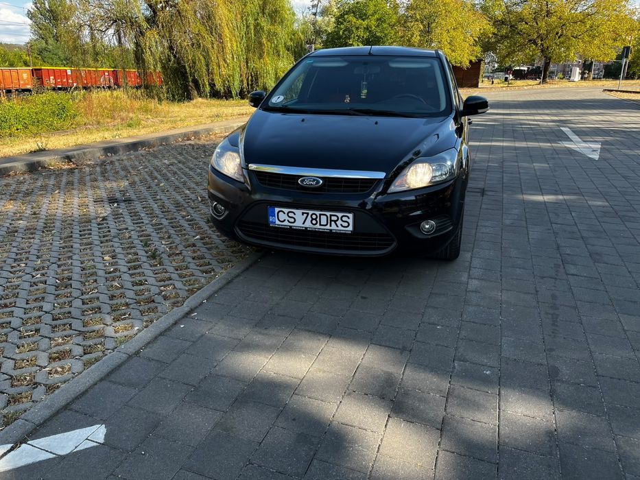 Vând ford focus  1.6 benzină