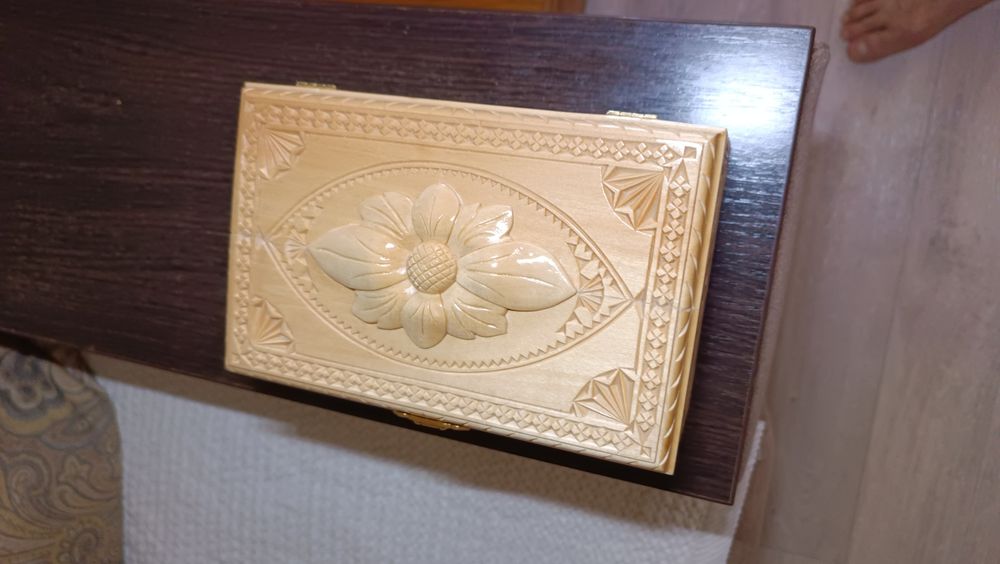 Продам шкатулку из липы.