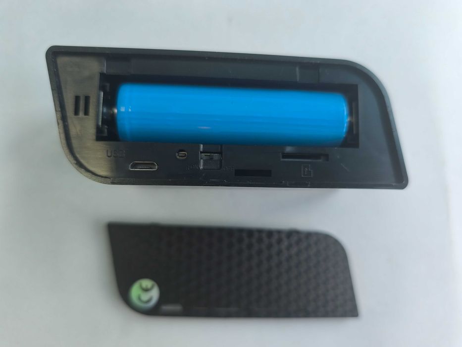 Ceas de noptiera cu camera wifi si aplicatie mobila