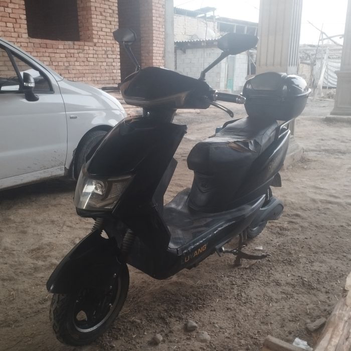 Скутер сотилади.