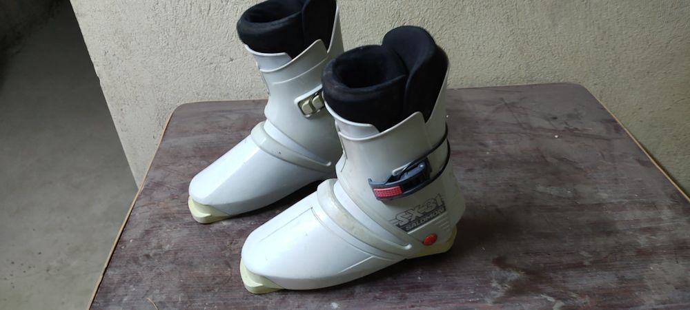 Продавам ски,щеки,обувки